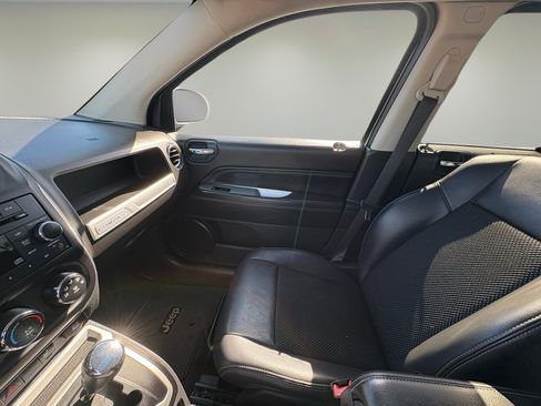 Used 2015 Jeep Compass Latitude w/ Sun/Sound Group image 19