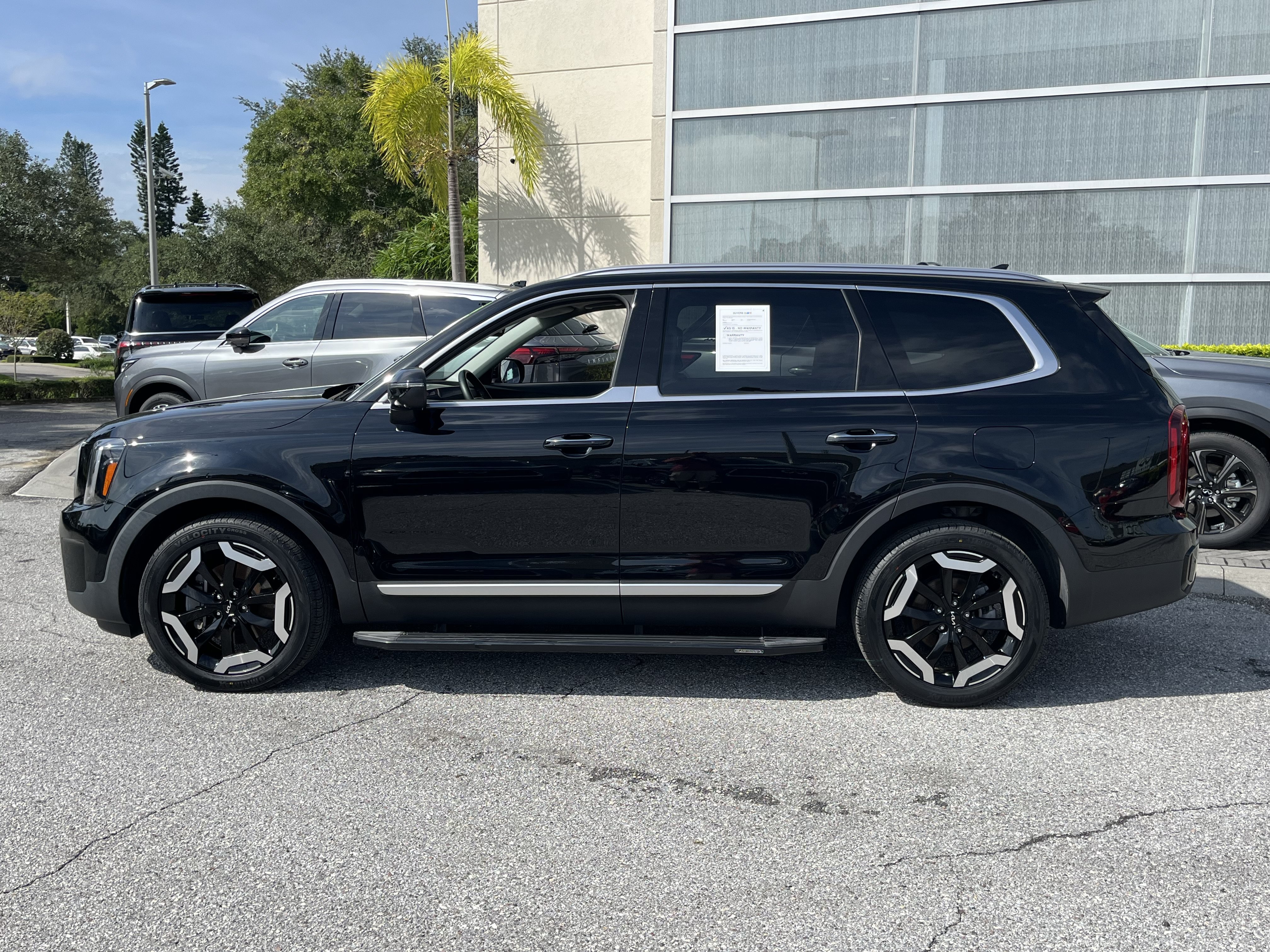 Used 2023 Kia Telluride S w/ S Sunroof Package FWD image 6