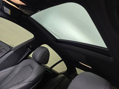 Used 2021 BMW 540i w/ Convenience Package image 12