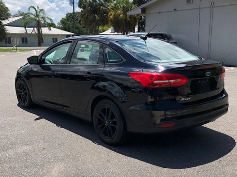 Used 2018 Ford Focus SE FWD image 5