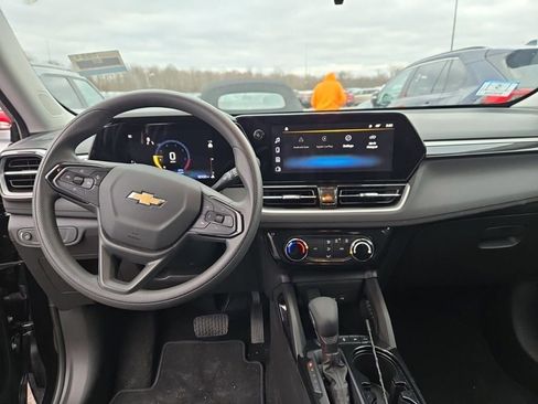 Used 2025 Chevrolet TrailBlazer LT w/ Driver Confidence Package image 4