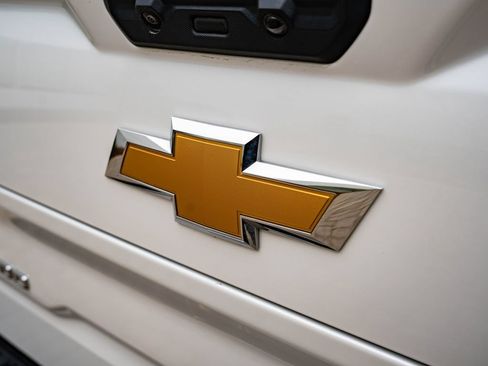 Used 2024 Chevrolet Silverado 1500 High Country w/ Technology Package AWD/4WD image 18