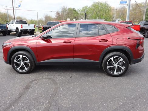 Used 2024 Chevrolet Trax RS w/ Driver Confidence Package FWD image 27