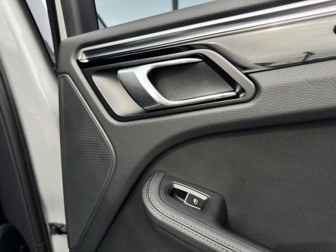 Used 2024 Porsche Macan image 38