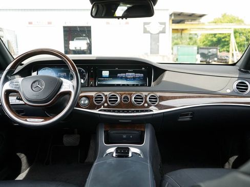 Used 2017 Mercedes-Benz S 550 Sedan image 10