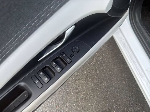 Used 2024 Hyundai Elantra Limited FWD image 12