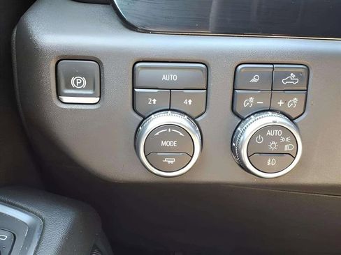 Used 2025 GMC Sierra 1500 SLT image 18