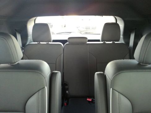 Used 2025 Buick Enclave Preferred image 33