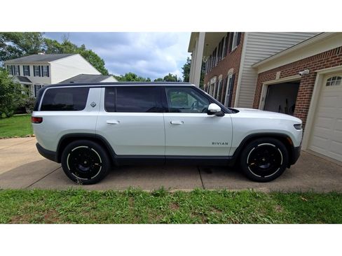 Used 2025 Rivian R1S Adventure AWD/4WD image 3