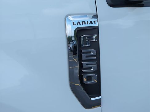 Used 2022 Ford F250 Lariat w/ Lariat Value Package AWD/4WD image 10