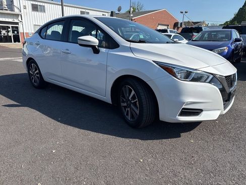 Used 2020 Nissan Versa SV FWD image 3