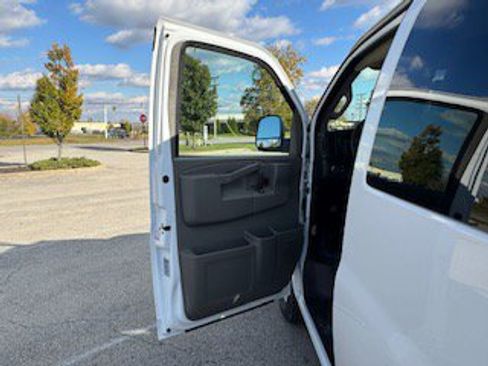 New 2025 Chevrolet Express 3500 LS image 10