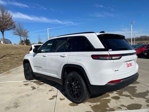 New 2026 Jeep Grand Cherokee Altitude AWD/4WD image 3