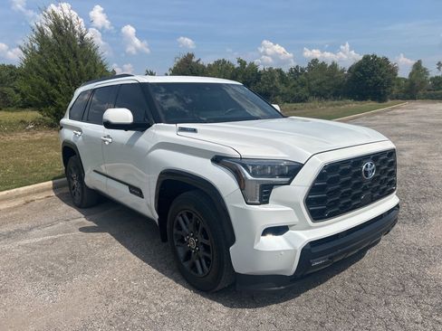 Used 2023 Toyota Sequoia Platinum image 3