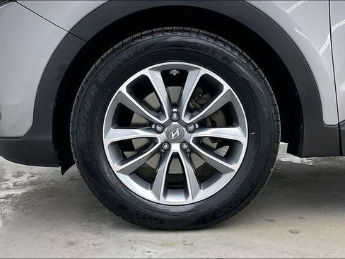 Used 2017 Hyundai Santa Fe SE w/ SE Premium Package 02 AWD/4WD image 10