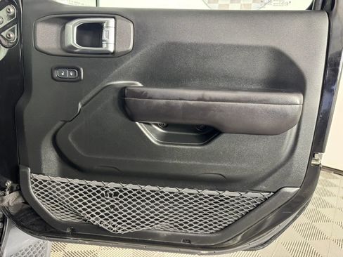 Used 2018 Jeep Wrangler Unlimited Sport S image 39