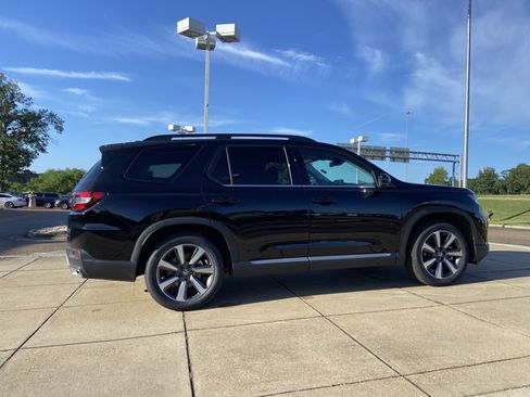 Used 2025 Honda Pilot Touring image 12
