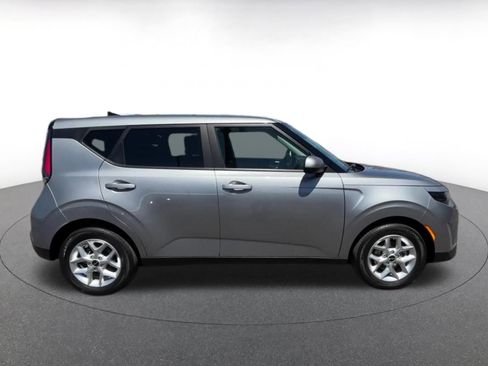 Used 2025 Kia Soul LX w/ LX Technology Package FWD image 16