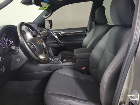 Used 2023 Lexus GX 460 Premium w/ Accessory Package AWD/4WD image 19