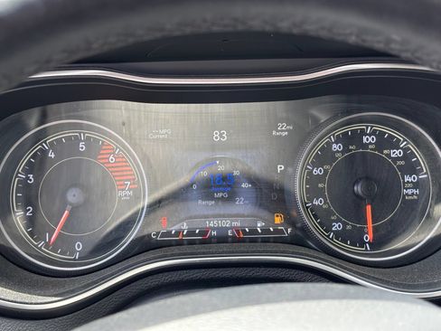 Used 2019 Jeep Cherokee Trailhawk AWD/4WD image 11