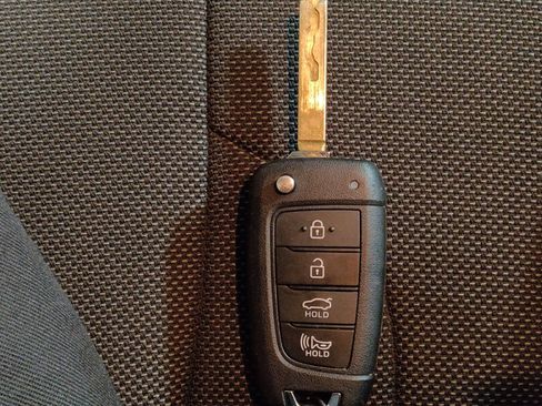 Used 2024 Hyundai Elantra SE FWD image 32