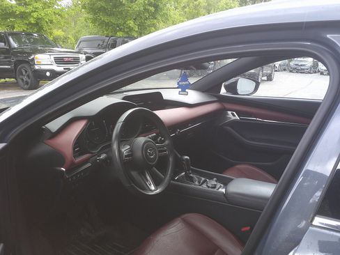 Used 2021 MAZDA MAZDA3 Hatchback w/Premium Plus Pkg image 10