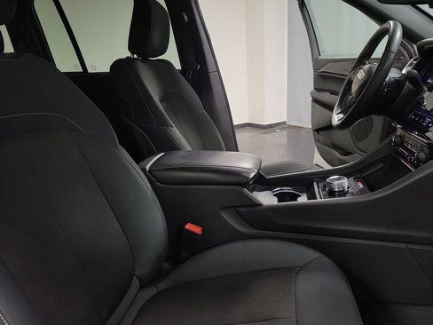Used 2024 Jeep Grand Cherokee Laredo w/ Luxury Tech Group I AWD/4WD image 21
