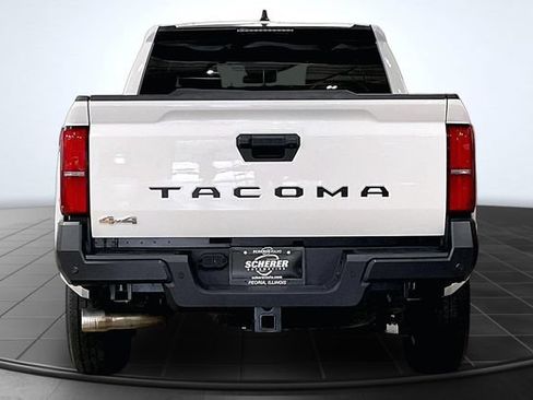 Used 2025 Toyota Tacoma SR w/ SR Upgrade Package AWD/4WD image 4