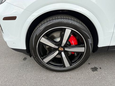 Certified 2025 Porsche Cayenne S image 8