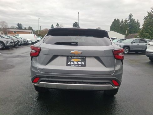 Certified 2025 Chevrolet Trax LT w/ LT Convenience Package image 4