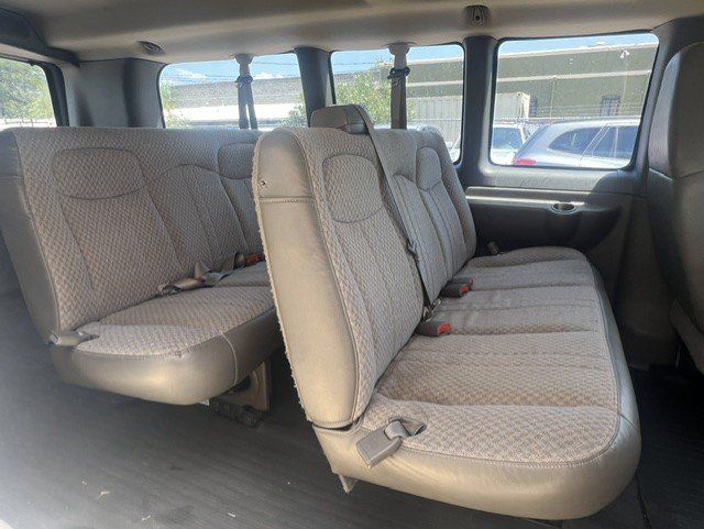 Used 2006 GMC Savana 2500 Passenger RWD image 20