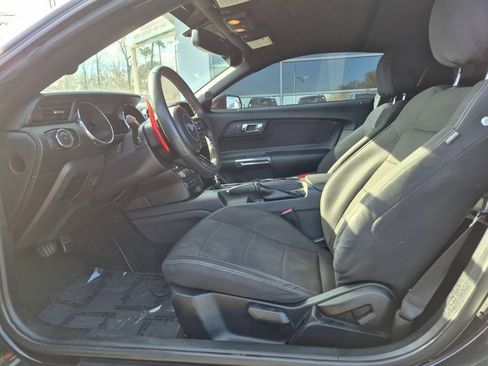 Used 2017 Ford Mustang Coupe image 2