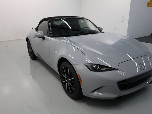 Used 2024 MAZDA MX-5 Miata Grand Touring w/ Weather Package RWD image 43