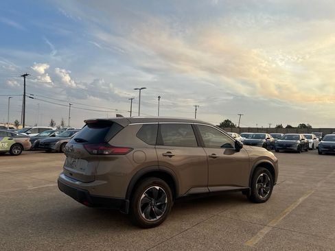 Used 2024 Nissan Rogue SV w/ SV Premium Package AWD/4WD image 22