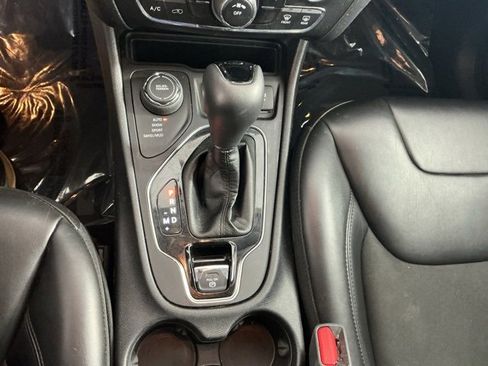 Used 2020 Jeep Cherokee Latitude Plus image 28