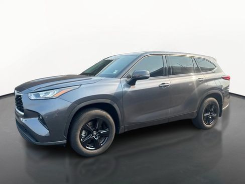 Used 2020 Toyota Highlander LE FWD image 7