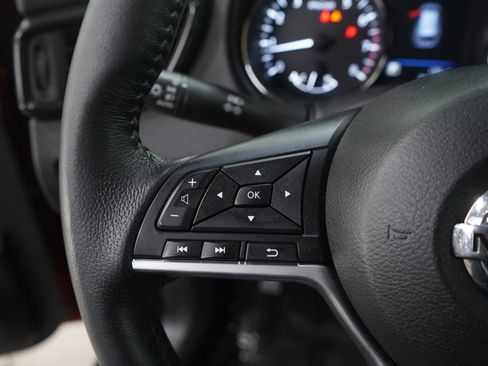 Used 2018 Nissan Rogue SV w/ Premium Package image 26