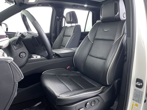 Used 2023 Cadillac Escalade Premium Luxury image 12