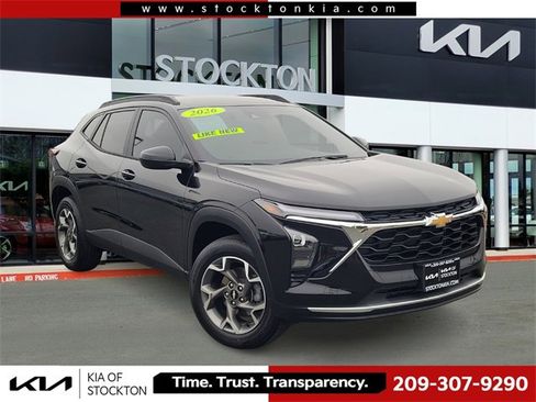 Used 2026 Chevrolet Trax LT image 1