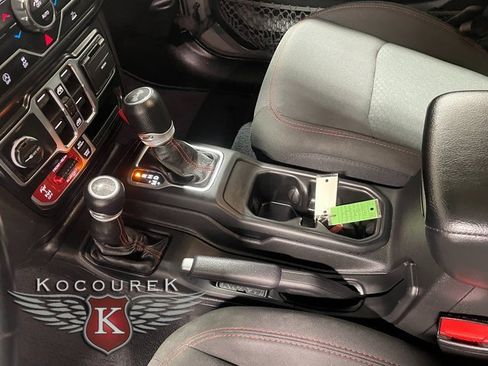 Used 2021 Jeep Wrangler Unlimited Rubicon w/ Uconnect 4C Nav & Sound Group image 17