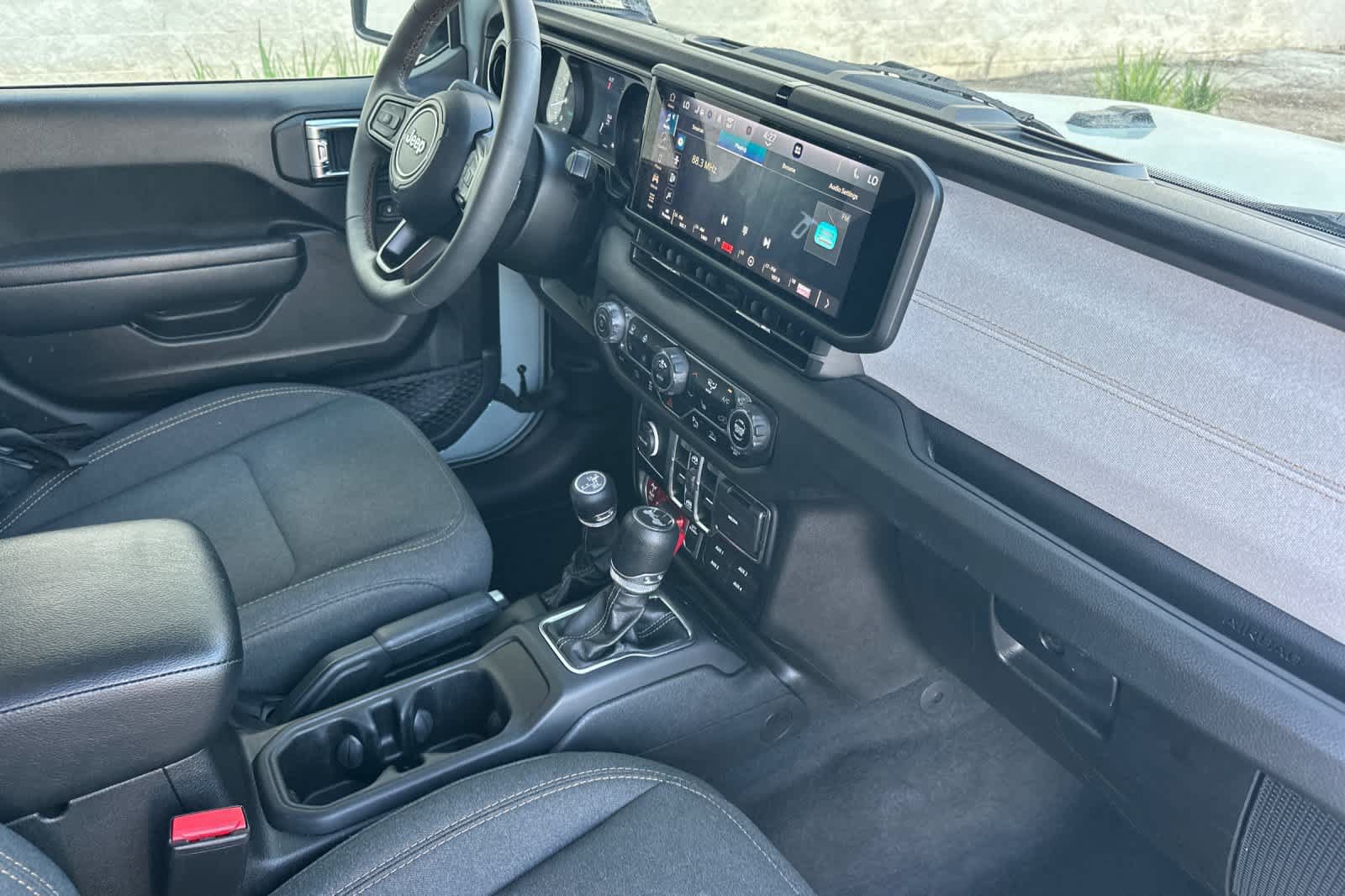Used 2024 Jeep Wrangler Unlimited AWD/4WD image 16