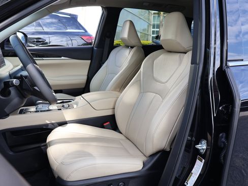 Certified 2023 INFINITI QX60 Pure image 2