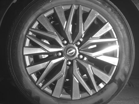 Used 2025 Nissan Altima 2.5 SV image 12