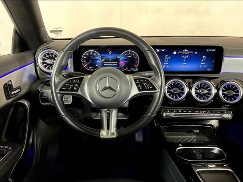 Used 2025 Mercedes-Benz CLA 250 image 4