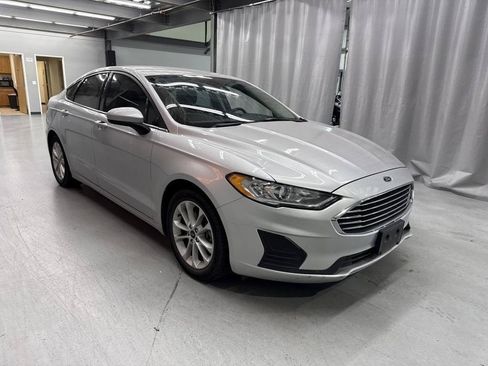 Used 2019 Ford Fusion SE FWD image 2