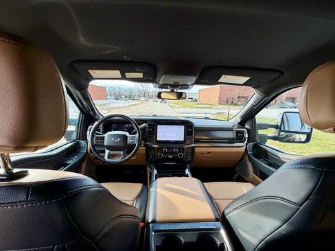 Used 2024 Ford F250 Lariat w/ Chrome Package image 36