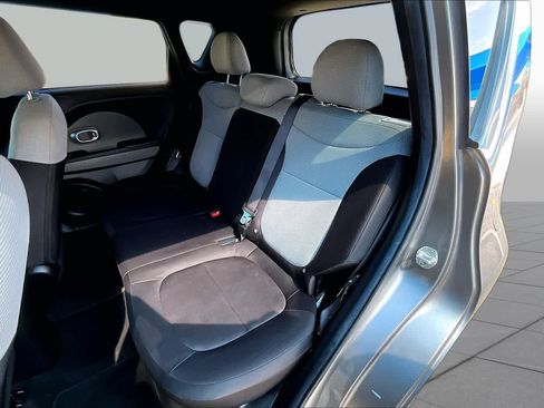 Used 2017 Kia Soul FWD image 21