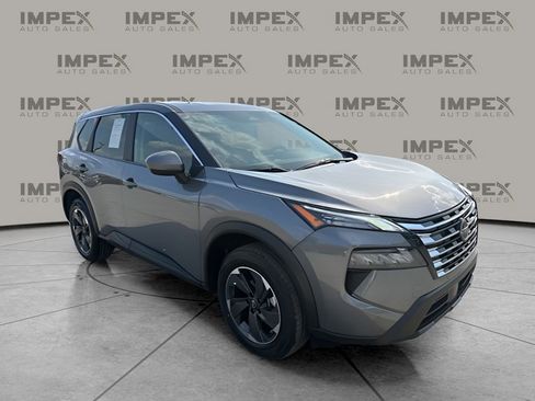 Used 2025 Nissan Rogue SV image 7