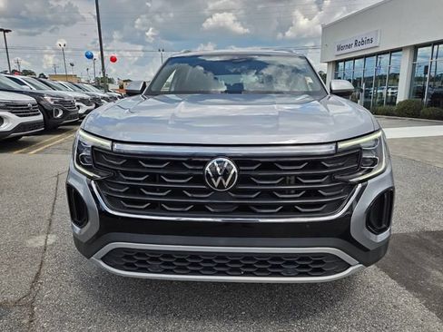 Used 2024 Volkswagen Atlas Cross Sport SE AWD/4WD image 2