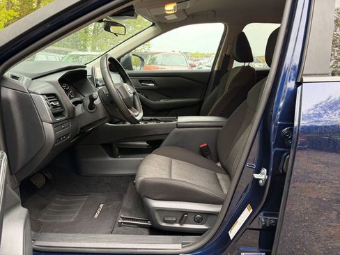 Used 2025 Nissan Rogue SV FWD image 29